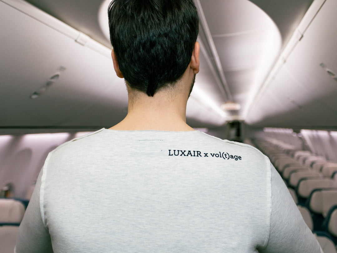 in airplane mode (HOMME) (LUXAIR x vol(t)age)