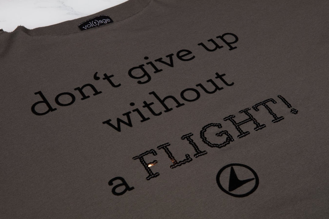 DON'T GIVE UP WITHOUT A FLIGHT! relaxed smart-shirt