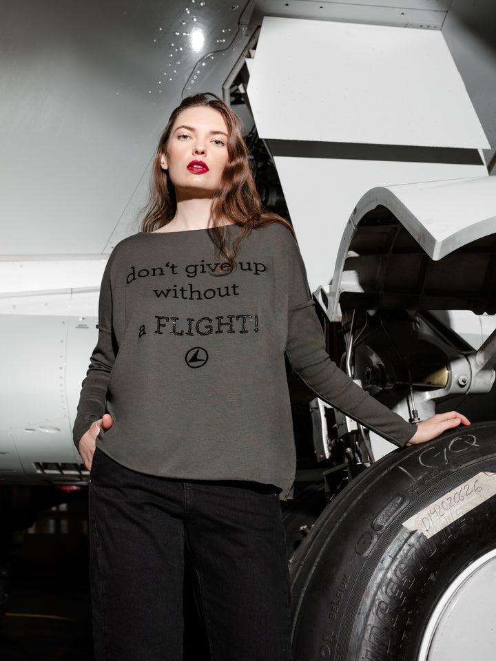 DON'T GIVE UP WITHOUT A FLIGHT! relaxed smart-shirt