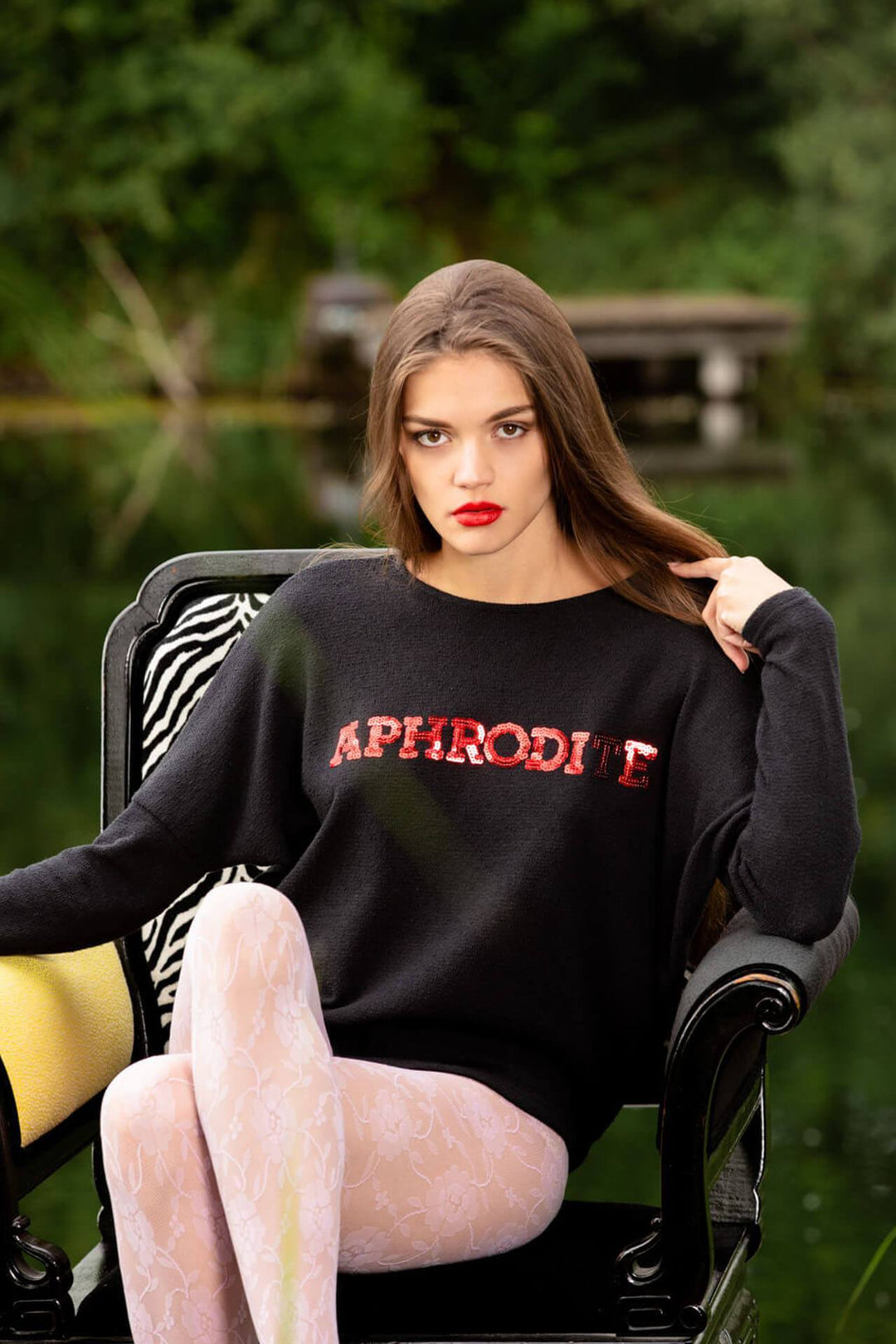 Aphrodite - has your back! pullover