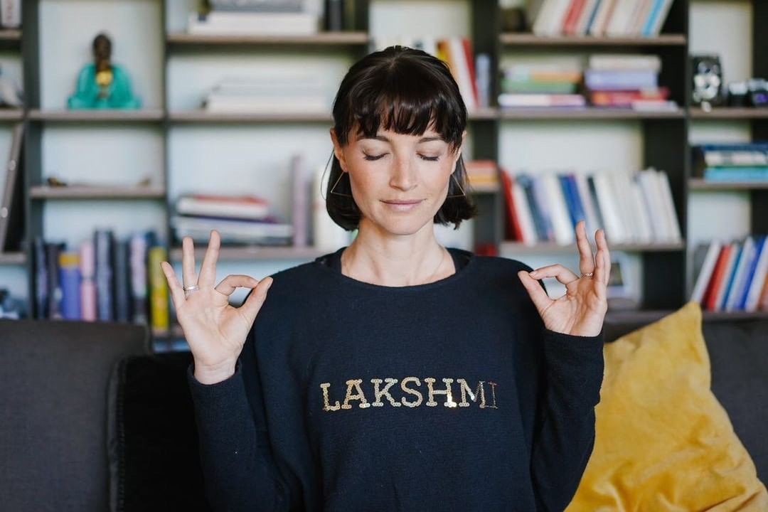 LAKSHMI - has your back! pullover