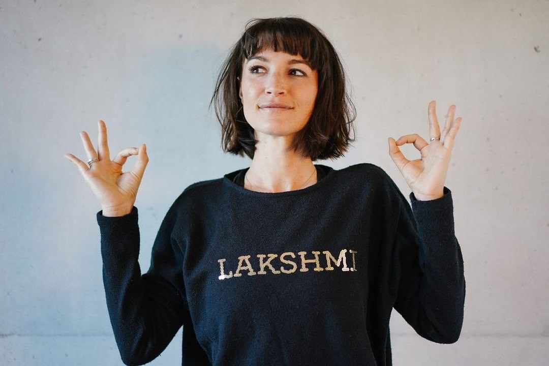 LAKSHMI - has your back! pullover